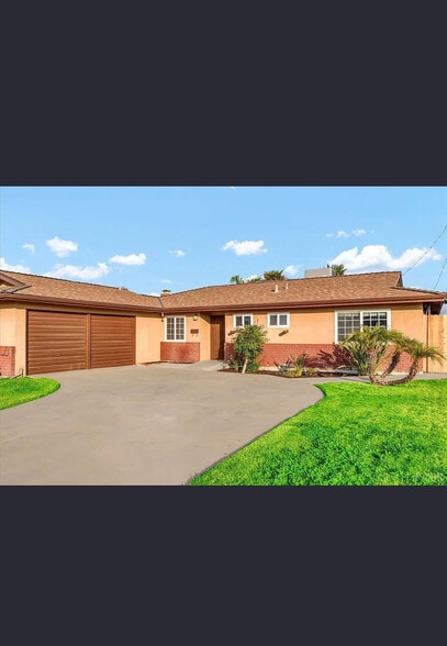 Primary Photo - 2275 N Kensington Way