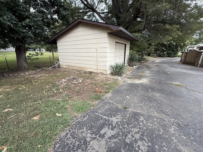 Building Photo - 107 Diamond Dr