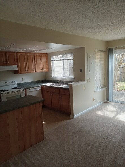 Building Photo - 3631 Chimney Creek Dr