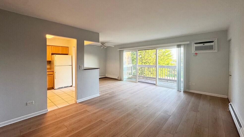 Building Photo - 995 S Ct of Shorewood