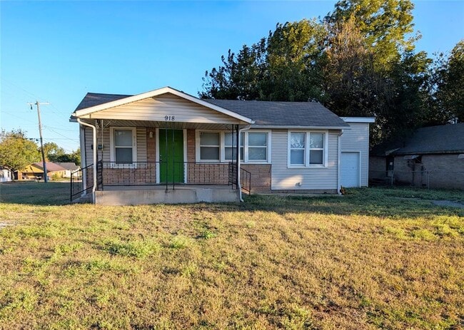 Primary Photo - 918 W Hayes St