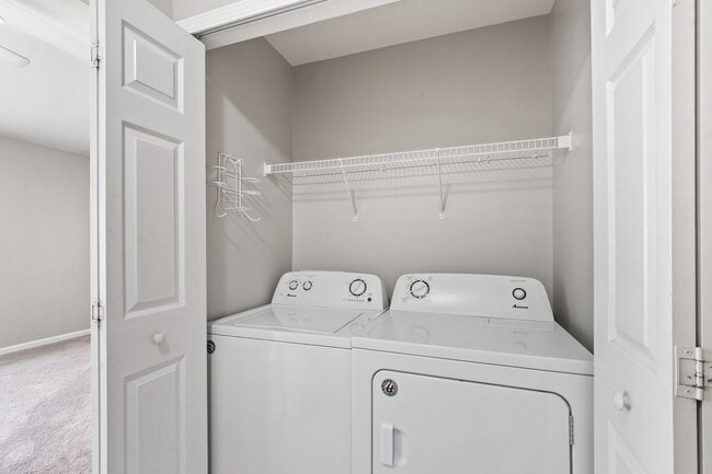 Building Photo - Beautiful End-Unit Townhome in Sought-After Breckenridge!