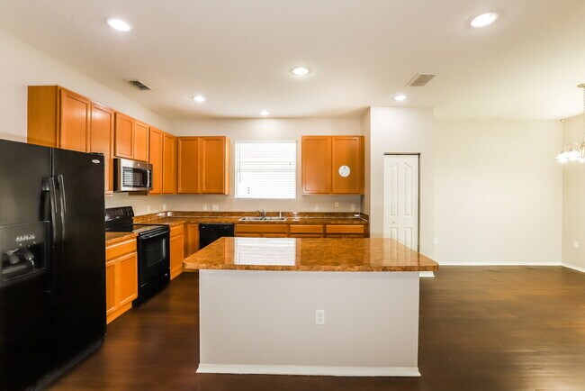 Building Photo - 4109 Sun Village Ct