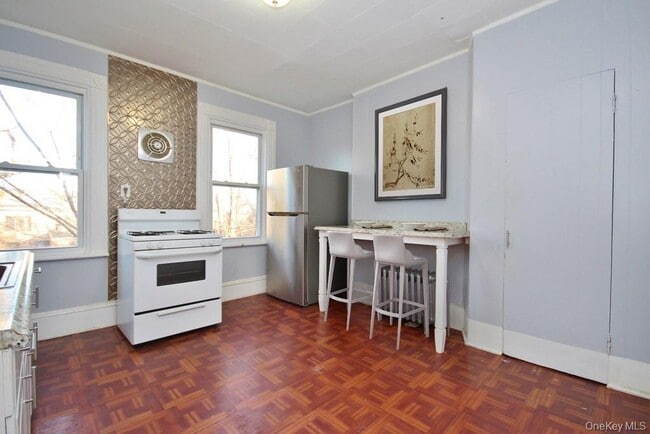 Building Photo - 146 Johnston St