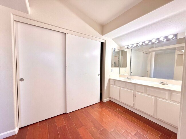 Building Photo - Two Story Four Bedroom home for lease in Jurupa Valley $3,395