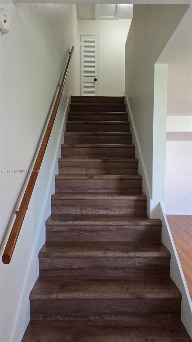 Building Photo - 180 Cypress Way E