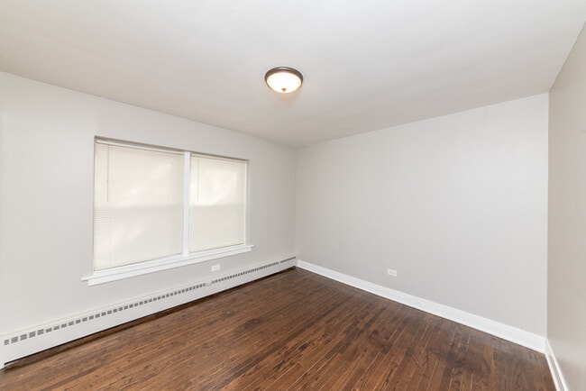 Building Photo - 3058 N Kostner Ave