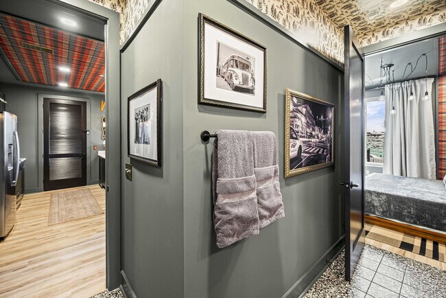 Building Photo - 245 Hermitage Ave