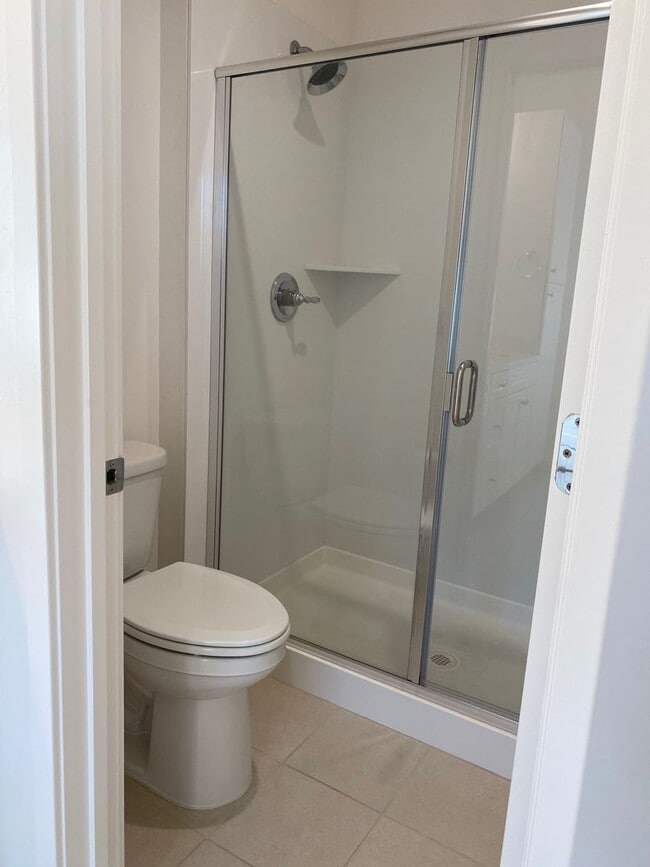 Building Photo - Vibrant 3 story 2bed/2.5bath home at the Mill at Broadway