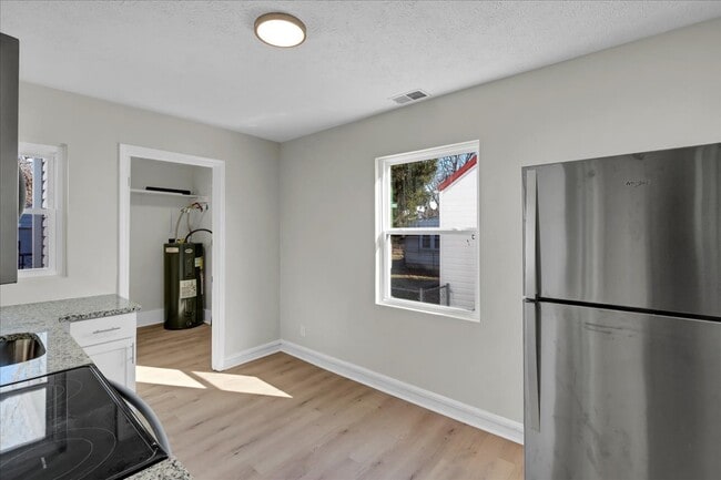 Building Photo - 327 Alger Ave