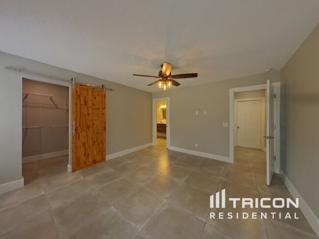 Building Photo - 2400 Foxboro Ct