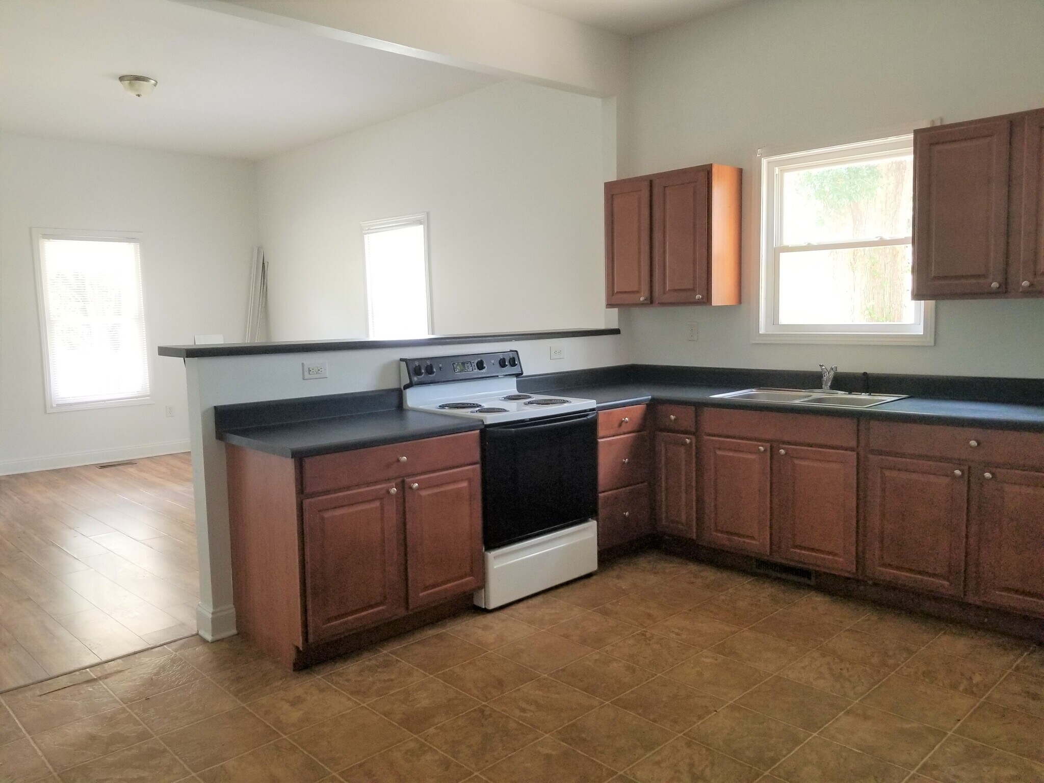 Building Photo - 12 N YMCA ST