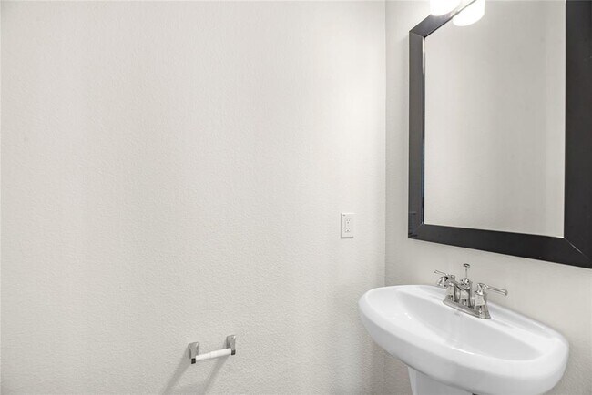 Building Photo - 11908 Briarwood Hill Way