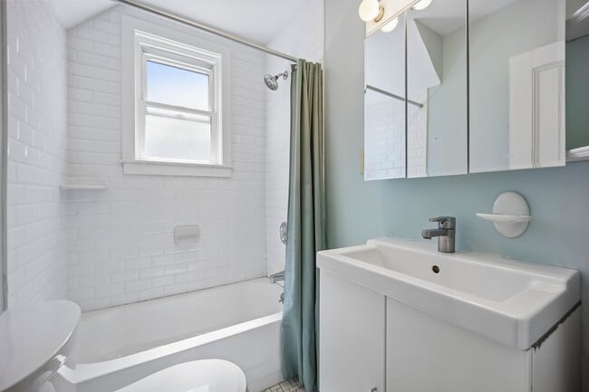 Building Photo - 76 Montague Pl