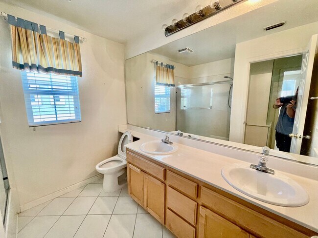 Building Photo - Perfect Shape Pleasanton Single Family Home