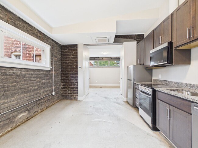 Building Photo - 7 E Franklin St