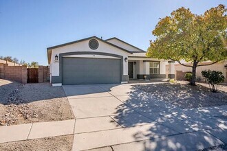 Building Photo - Bright & Spacious 3-Bed Oasis with Pool in...