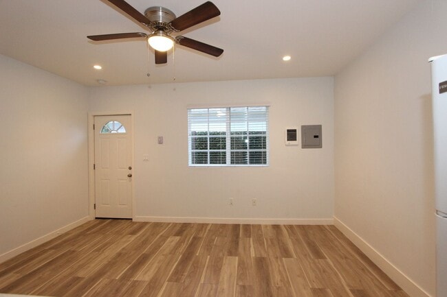 Building Photo - 10975 Bali Ln