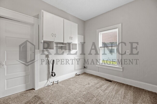 Building Photo - 232 S Sedgwick St