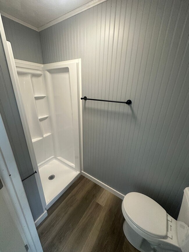 Building Photo - 4 Bed / 2 Bath Fully Updated Home on Corner Lot!