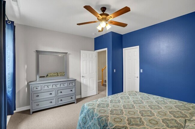 Building Photo - 10071 Clovercrest Dr