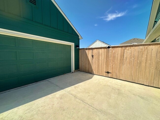 Building Photo - 3 Bed 2Bath in Taylor Tx