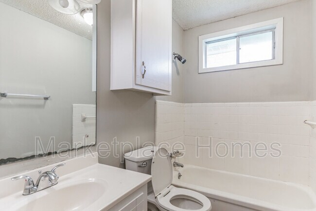 Building Photo - 126 Mayfair Dr