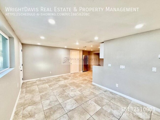 Building Photo - 2406 S 69th St