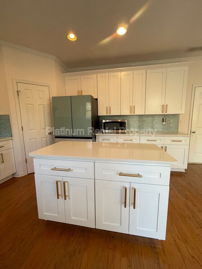 Building Photo - 2126 Malden Hill Dr