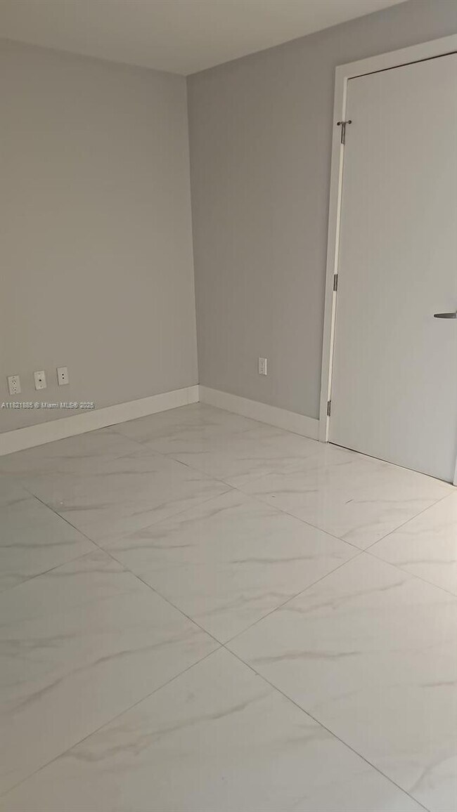 Building Photo - 16385 Biscayne Blvd