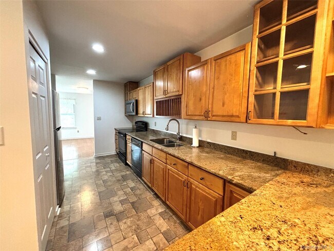 Building Photo - 504 Continental Dr