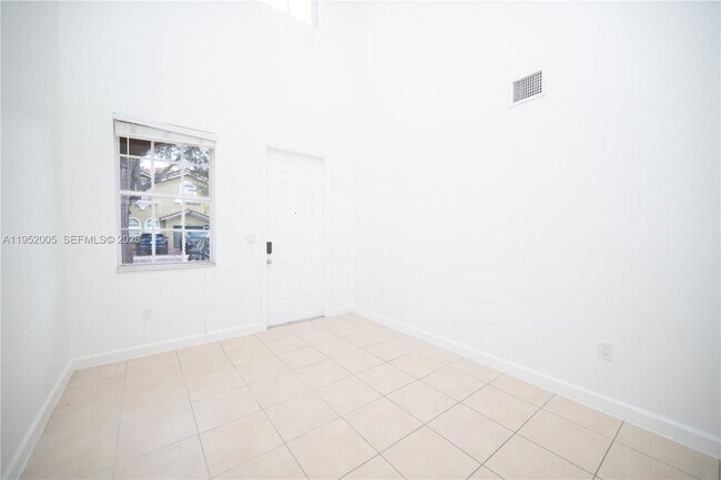 Building Photo - 2532 SE 15th Ct