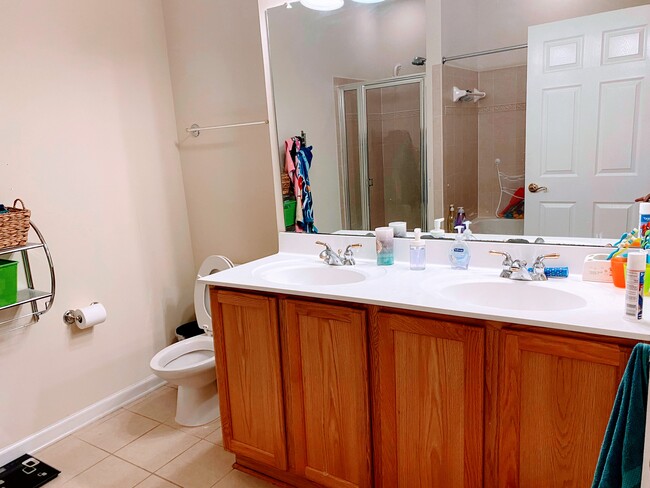 Master Bathroom - 6216 Westchester Park Dr