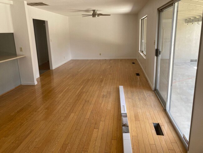 Building Photo - 1229 Eastridge Dr
