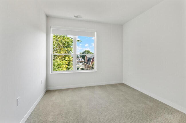 Building Photo - 5945 6th Ave