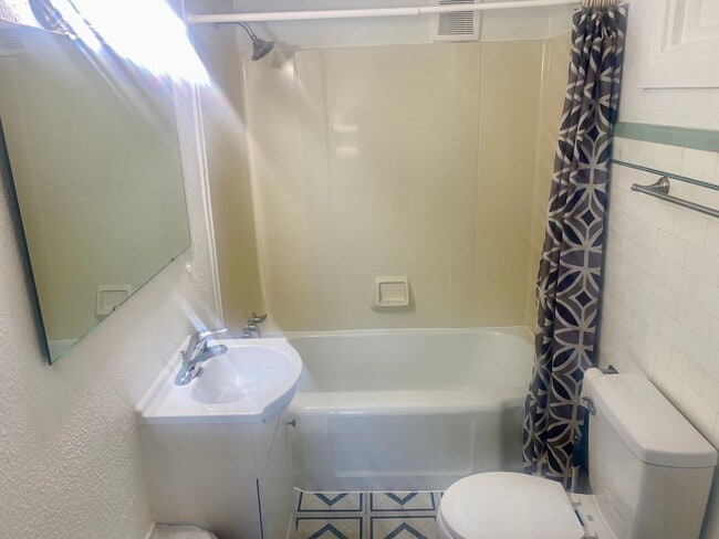 Building Photo - 138 N 9th St