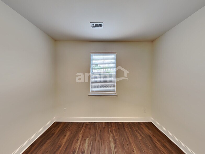 Building Photo - 209 Malayna Dr S