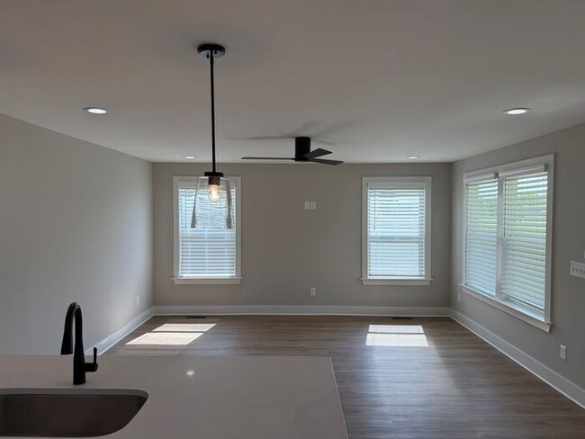 Building Photo - Lovely New Home in Old Hickory - Fenced in...