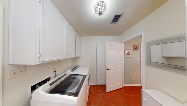Building Photo - 1120 Brandywine Dr