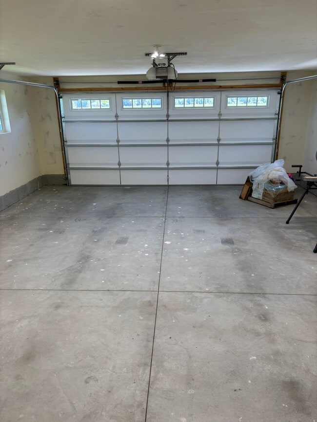 Building Photo - 5265 S 4300 W