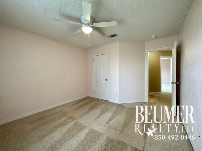 Building Photo - Spacious 3 bd/2 ba Open Floor Plan Home fo...