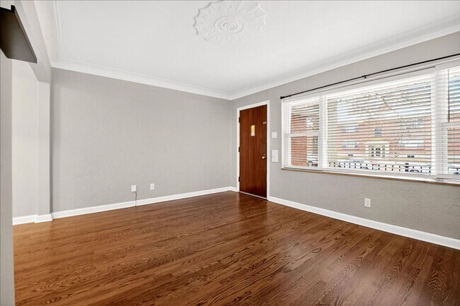 Building Photo - Robbie Junior