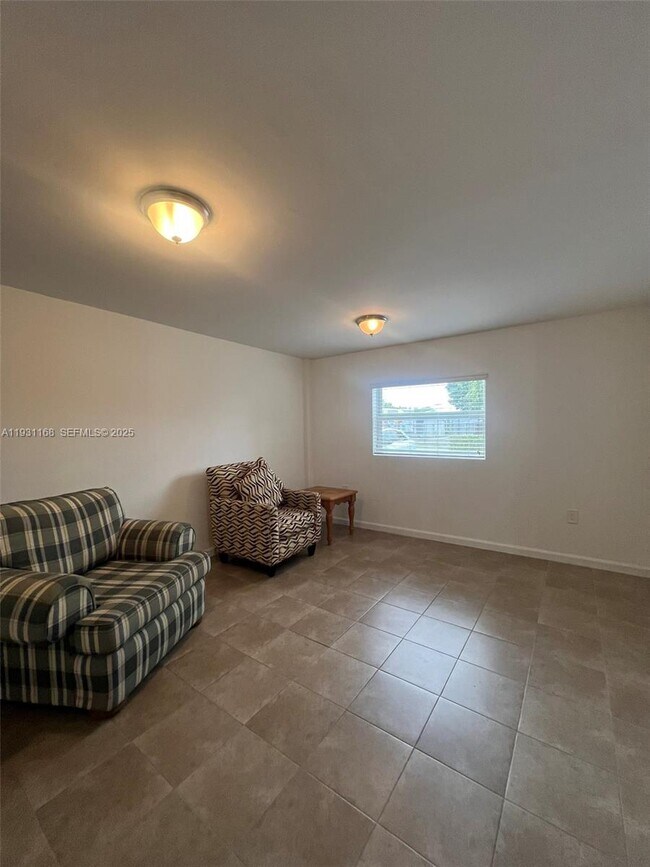 Building Photo - 9030 SW 40th Terrace