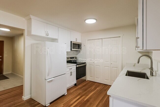 Building Photo - 4414 67th Ave W