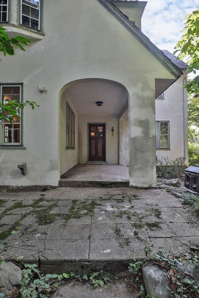 Building Photo - 2104 Iuka Ave