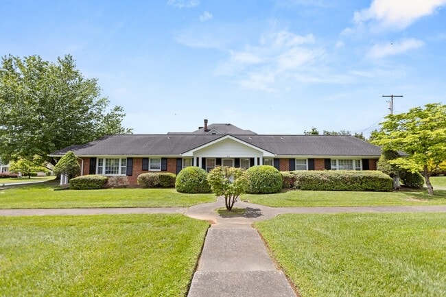 Primary Photo - 801-805 Lester Harris Rd