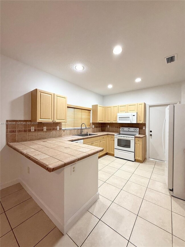 Building Photo - 13424 SW 122nd Ave