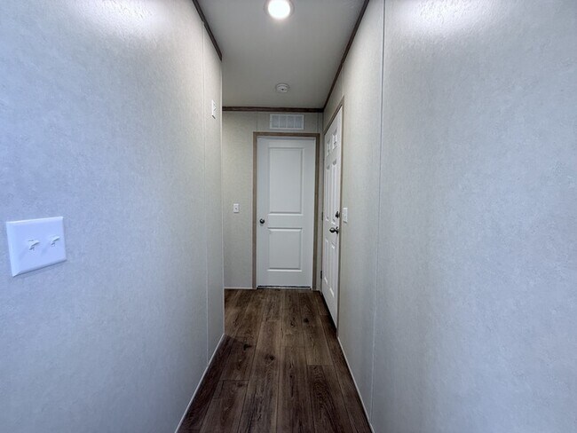 Building Photo - 52963 N Yorktown Ct