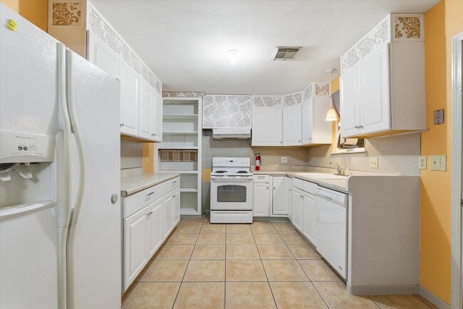 Building Photo - 831 Terryhollow St