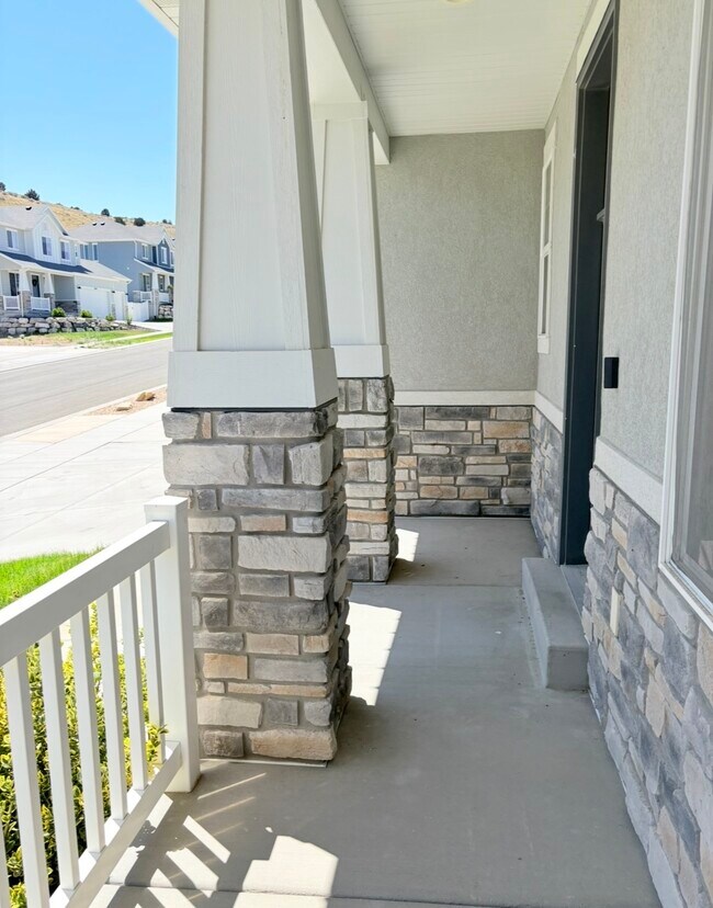 Building Photo - 2693 E Gambel Oaks Dr